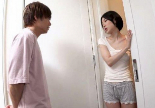 Chán chán hay ngó lơ cô vợ liền dụ bạn thân ngoại tình